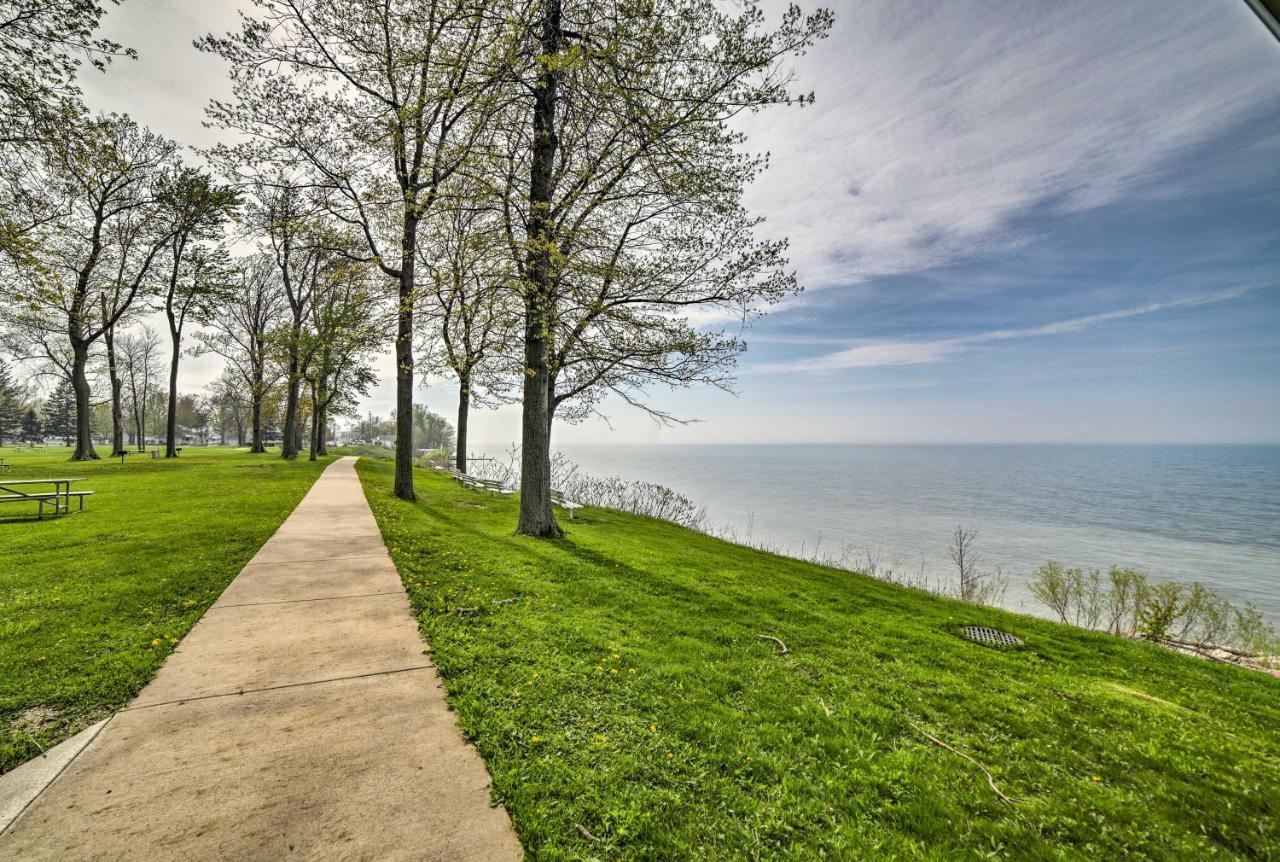 Geneva-On-The-Lake Cottage With Patio Walk To Shore ภายนอก รูปภาพ